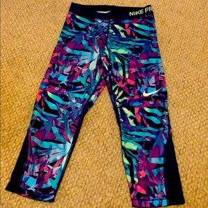 Nike pro crop workout leggings